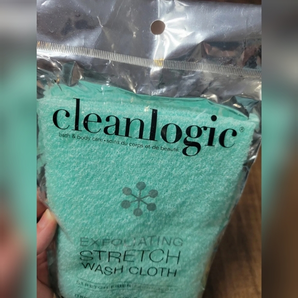 FREE W BUNDLE CleanLogic Exfoliating Stretch Wash Cloth - Picture 2 of 4